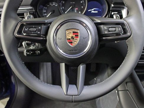Certified 2025 Porsche Macan image 12