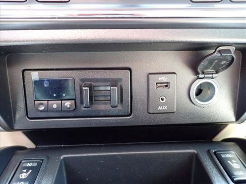 Used 2018 Nissan Titan SL w/ Chrome Package RWD image 21