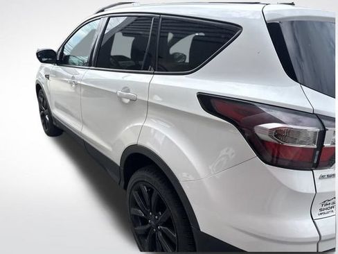 Used 2017 Ford Escape SE w/ SE Sport Appearance Package FWD image 10