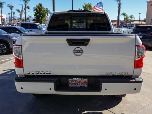 Used 2023 Nissan Titan SV image 5