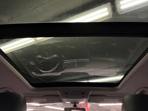 Used 2019 Volkswagen Tiguan SE w/ Panoramic Sunroof Package AWD/4WD image 9