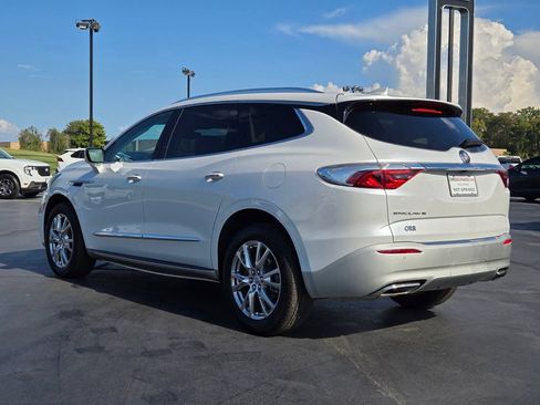 Used 2023 Buick Enclave Essence w/ Experience Buick Package FWD image 3