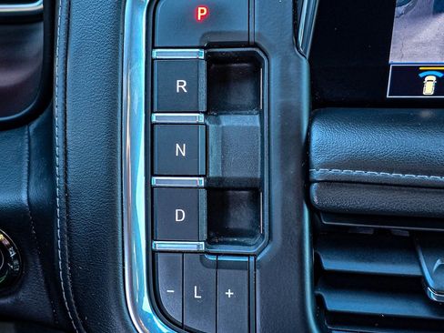 Used 2021 Chevrolet Tahoe Z71 w/ Z71 Off-Road Package image 38