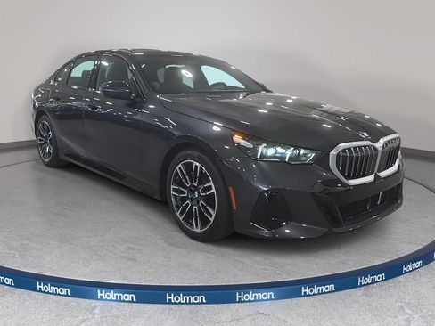 Used 2026 BMW 530i w/ M Sport Package RWD image 4