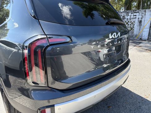 Used 2024 Kia Telluride EX w/ EX Captain's Chair Package FWD image 8