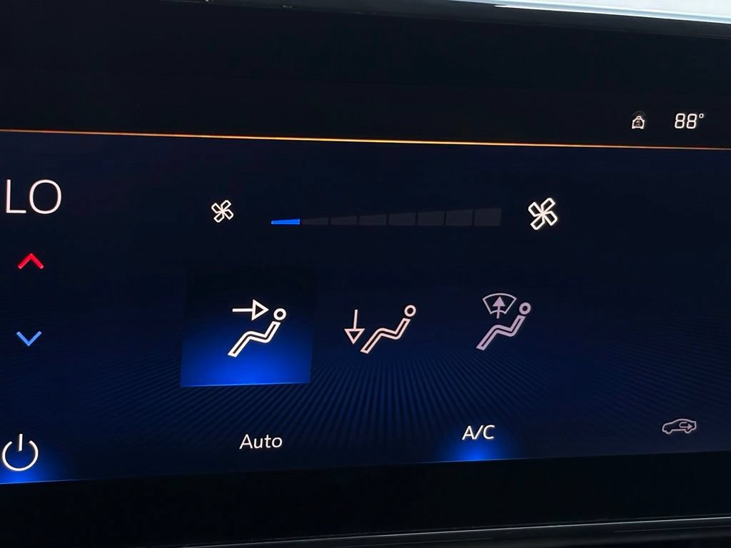 Used 2024 Chevrolet Trax LT FWD image 20