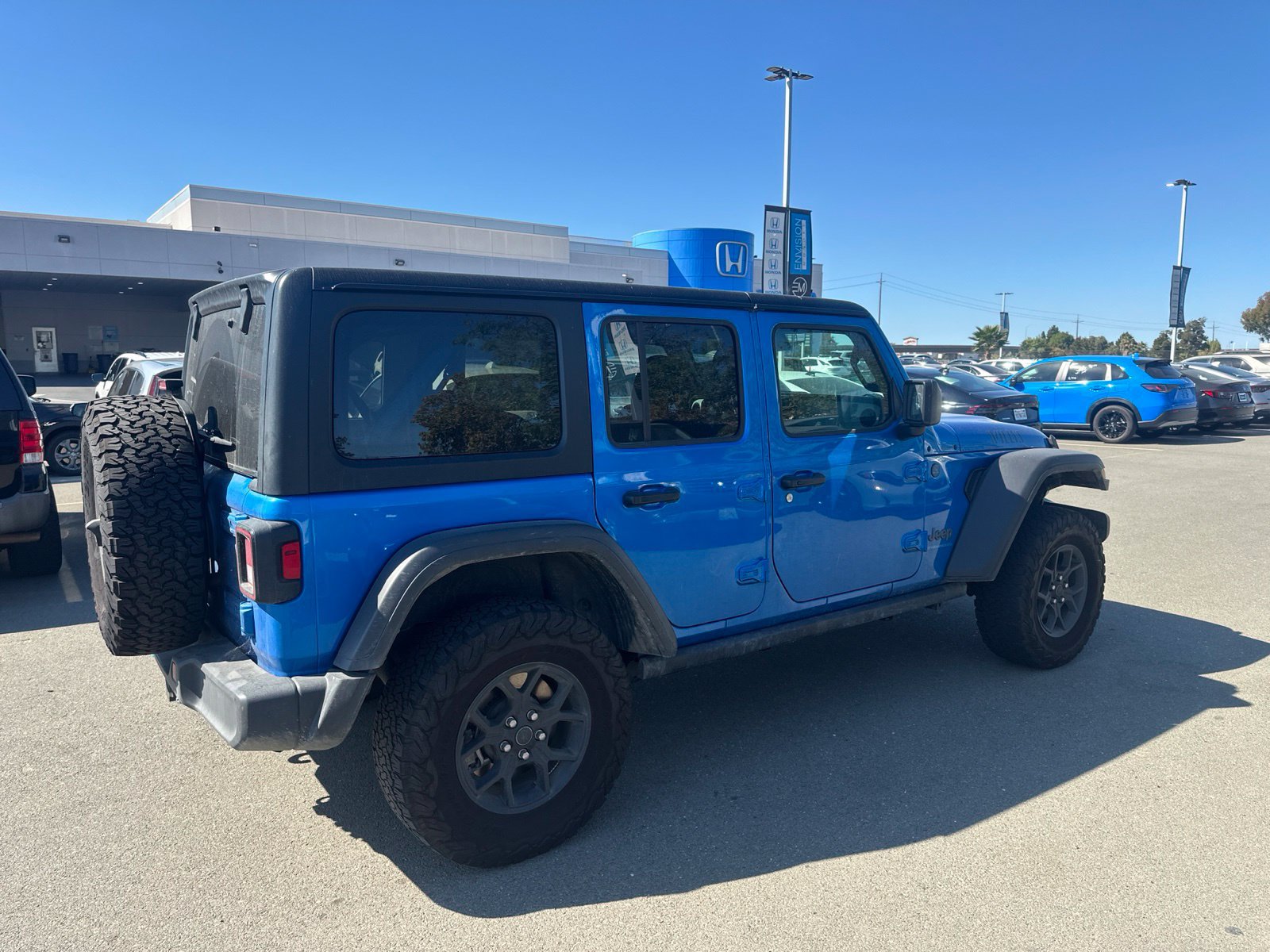 Used 2024 Jeep Wrangler Unlimited AWD/4WD image 3