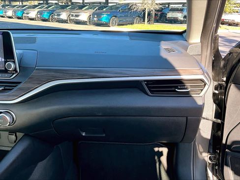 Used 2025 Nissan Altima 2.5 SV image 19