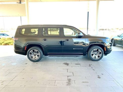 Used 2024 Jeep Wagoneer Series II w/ Flexible Seating Group image 5