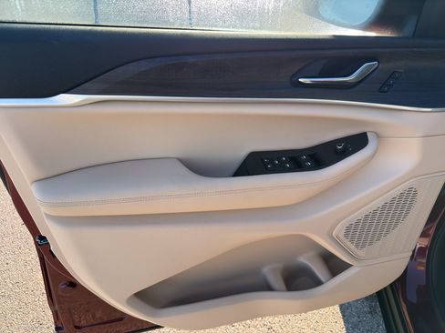 New 2025 Jeep Grand Cherokee Limited w/ Trailer Tow Package image 13