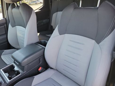 Used 2025 Toyota Tacoma TRD Sport image 7