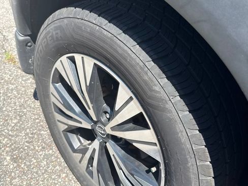 Used 2022 Nissan Rogue SV FWD image 9