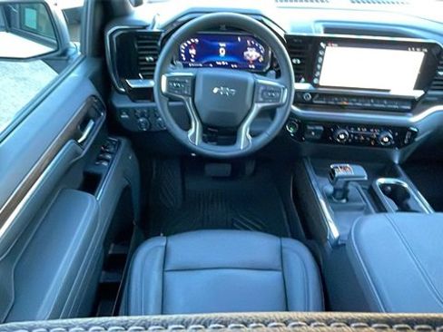 Used 2025 Chevrolet Silverado 1500 LT Trail Boss w/ Convenience Package II image 15