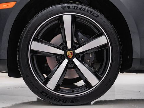 Certified 2026 Porsche Macan AWD/4WD image 13