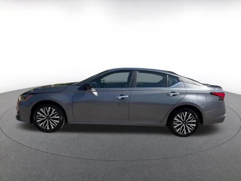 Used 2025 Nissan Altima 2.5 SV image 9