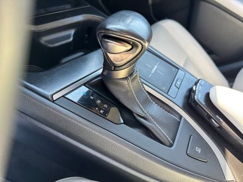 Used 2019 Lexus UX 200 w/ Premium Package FWD image 24