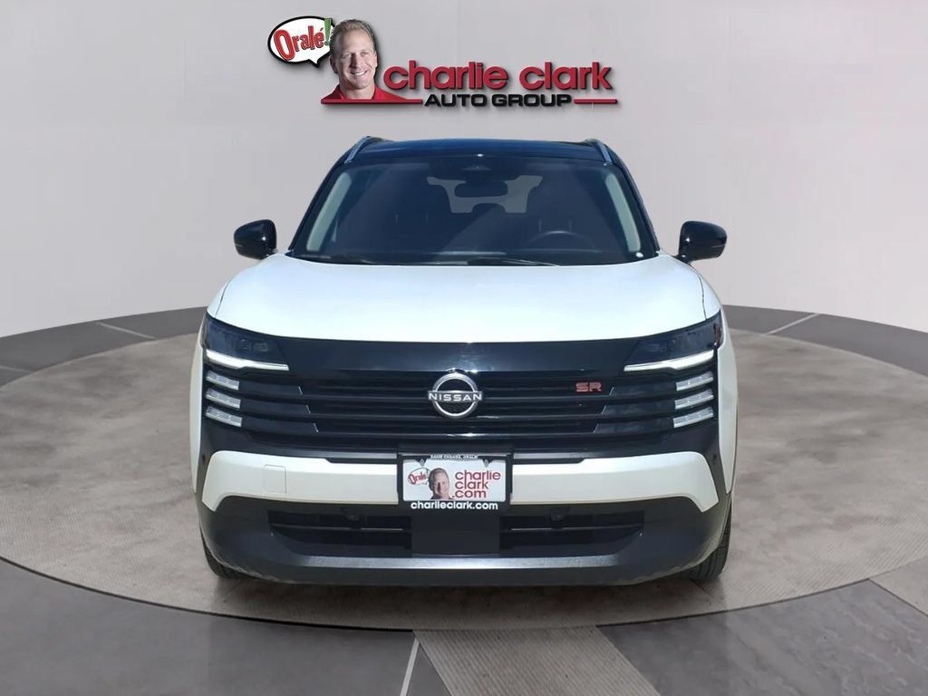 Used 2025 Nissan Kicks SR AWD/4WD image 8