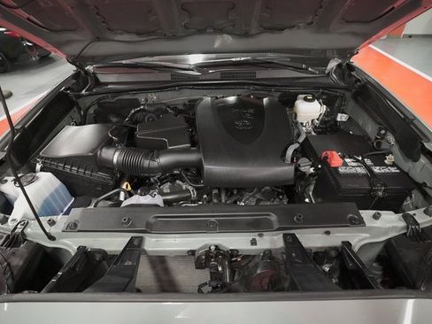 Certified 2023 Toyota Tacoma TRD Off-Road image 8