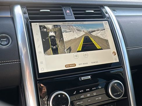 Certified 2025 Land Rover Discovery Dynamic SE image 18