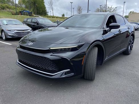 Used 2023 Toyota Crown Platinum image 7