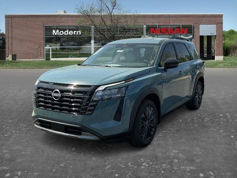 New 2026 Nissan Pathfinder SL image 1