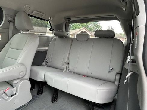 Used 2020 Toyota Sienna XLE w/ XLE Navigation Package AWD/4WD image 15