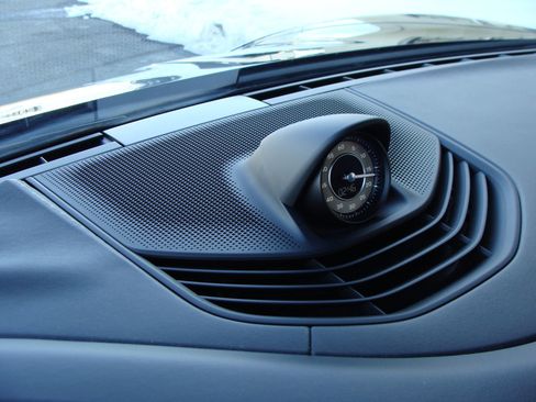 Used 2020 Porsche Taycan 4S image 33