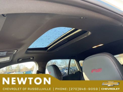 New 2026 Chevrolet Trax RS w/ Sunroof Package FWD image 24