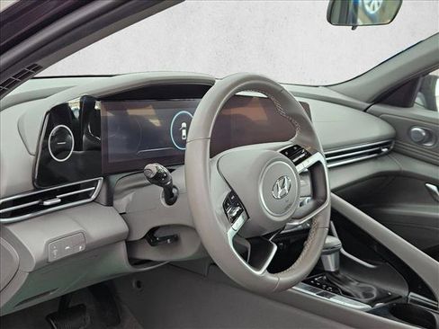 Used 2023 Hyundai Elantra SEL w/ Convenience Package FWD image 10