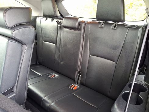 Certified 2021 Toyota Highlander XLE image 11