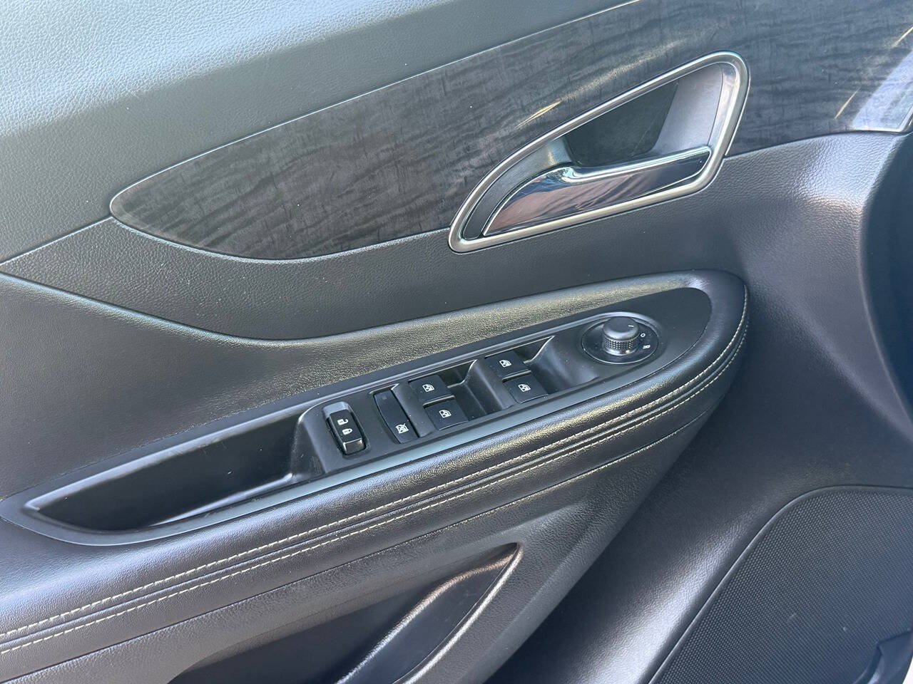 Used 2015 Buick Encore FWD image 27