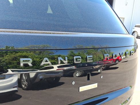 Used 2025 Land Rover Range Rover SE AWD/4WD image 30