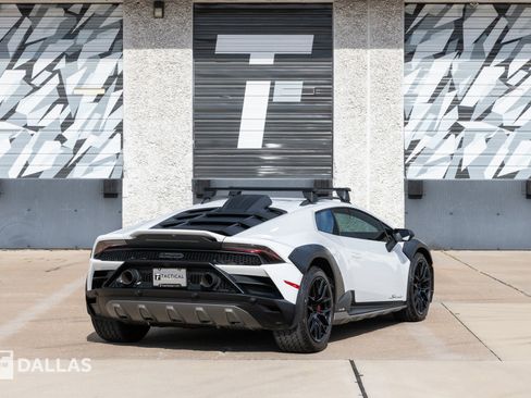 Used 2023 Lamborghini Huracan Sterrato image 18