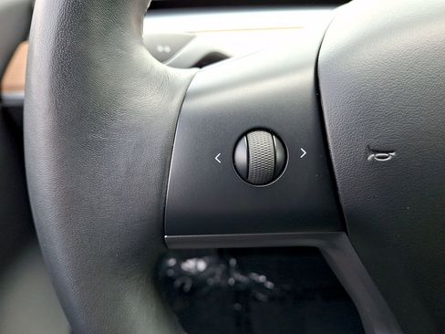Used 2018 Tesla Model 3 Mid Range RWD image 17