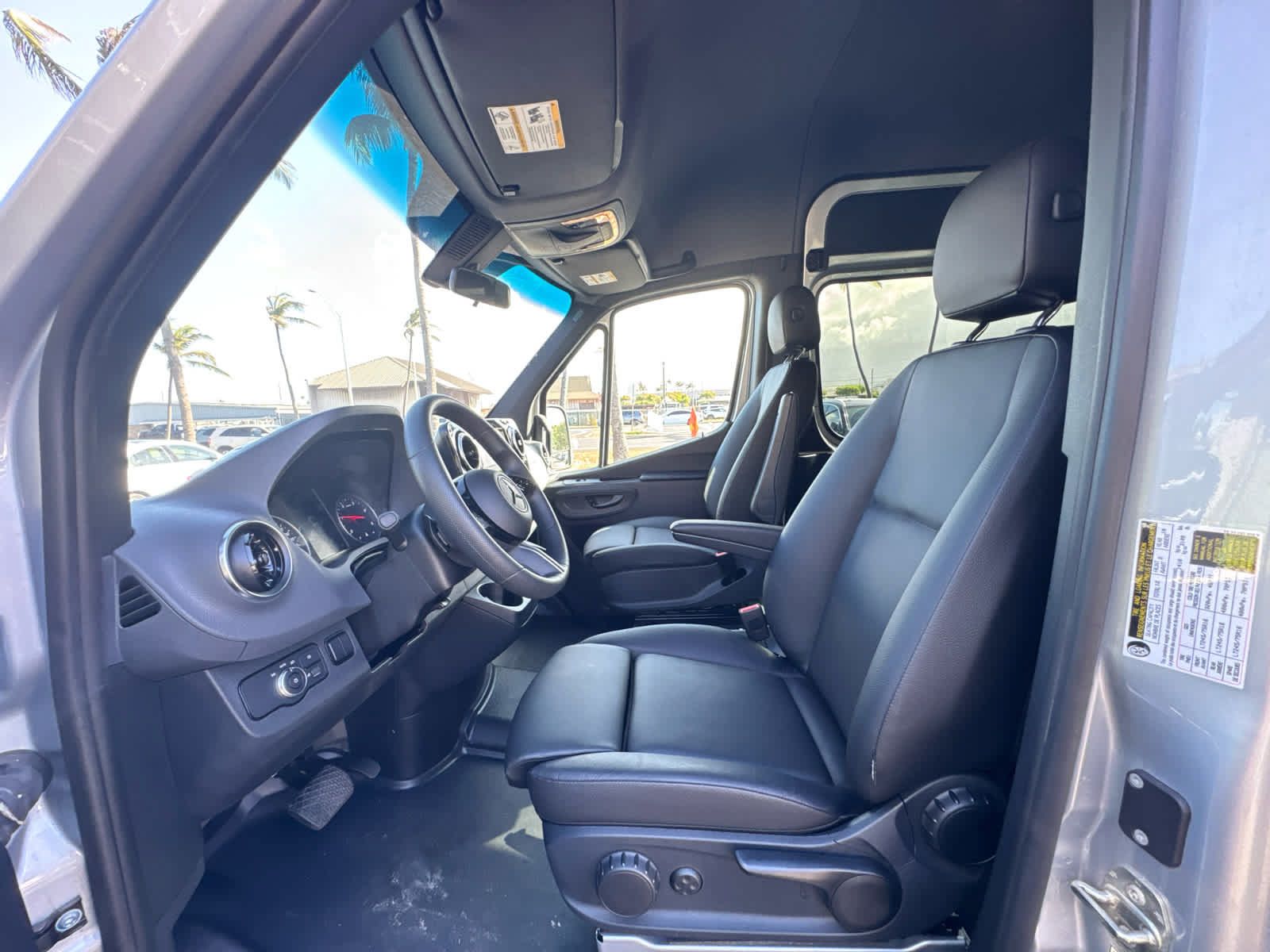 Used 2025 Mercedes-Benz Sprinter 2500 image 16