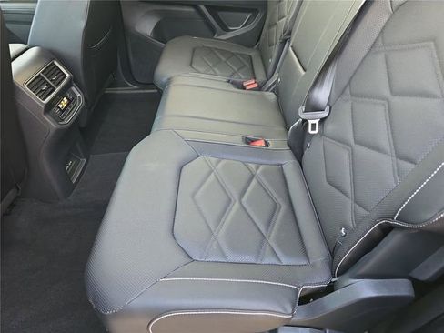 Used 2025 Volkswagen Atlas SE FWD image 9