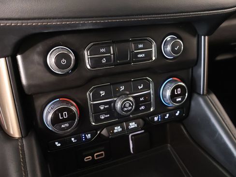 Used 2021 Chevrolet Suburban High Country AWD/4WD image 8