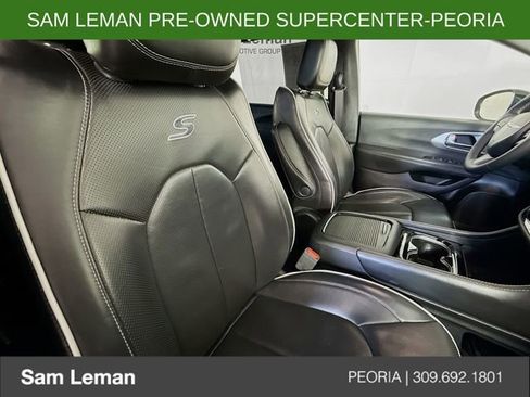 Used 2025 Chrysler Pacifica Limited image 30