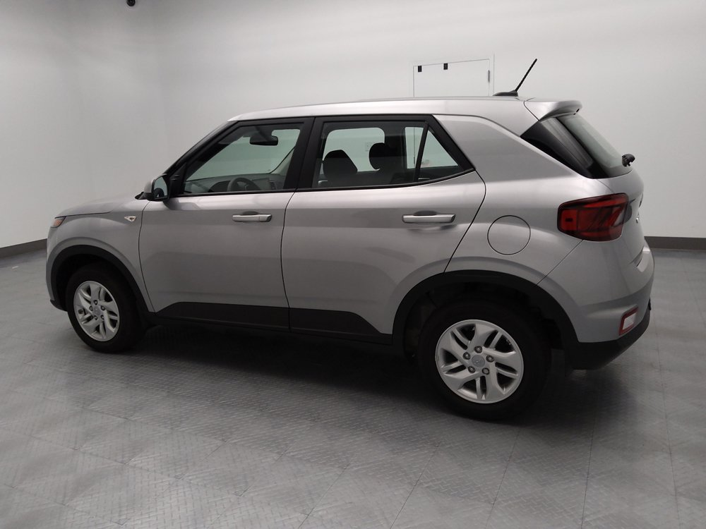 Used 2025 Hyundai Venue SE FWD image 3