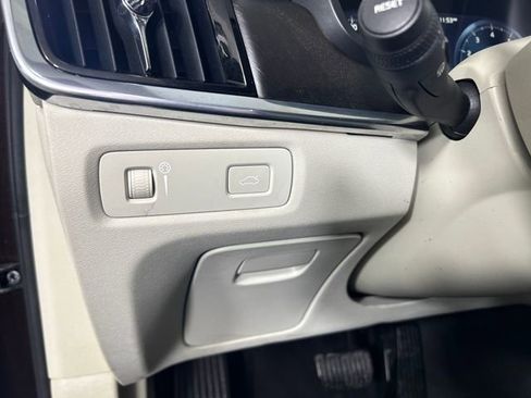 Used 2017 Volvo V90 T6 Cross Country image 20