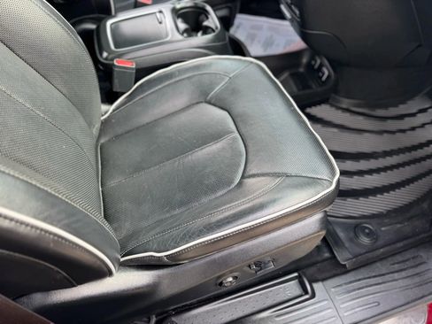 Used 2019 Chrysler Pacifica Limited w/ Advanced Safetytec Group image 41