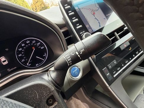 Used 2019 Toyota Avalon Limited image 22