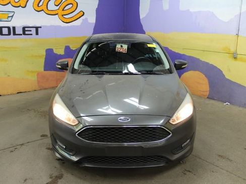 Used 2017 Ford Focus SE w/ SE Sport Package FWD image 3