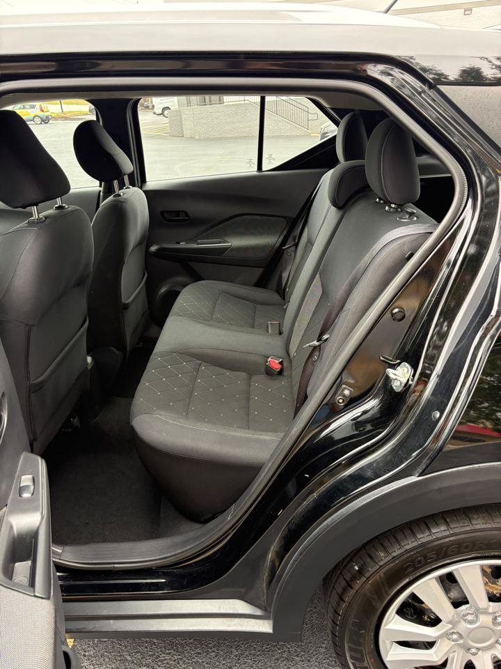 Used 2019 Nissan Kicks S FWD image 12