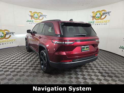 Used 2023 Jeep Grand Cherokee Limited w/ Black Appearance Package AWD/4WD image 7