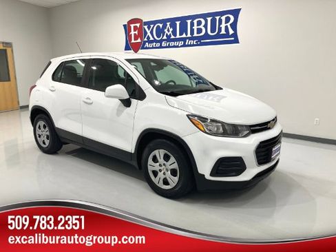 Used 2017 Chevrolet Trax LS FWD image 1
