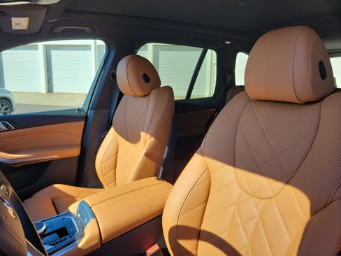 Used 2023 BMW X5 xDrive40i w/ Premium Package image 22