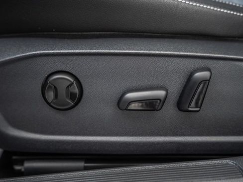 Used 2025 Volkswagen Jetta SE FWD image 32