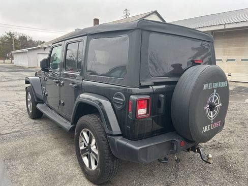 Used 2022 Jeep Wrangler Unlimited Sahara AWD/4WD image 7