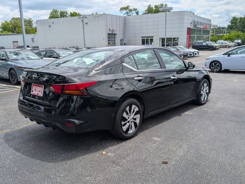 Used 2024 Nissan Altima 2.5 S FWD image 3